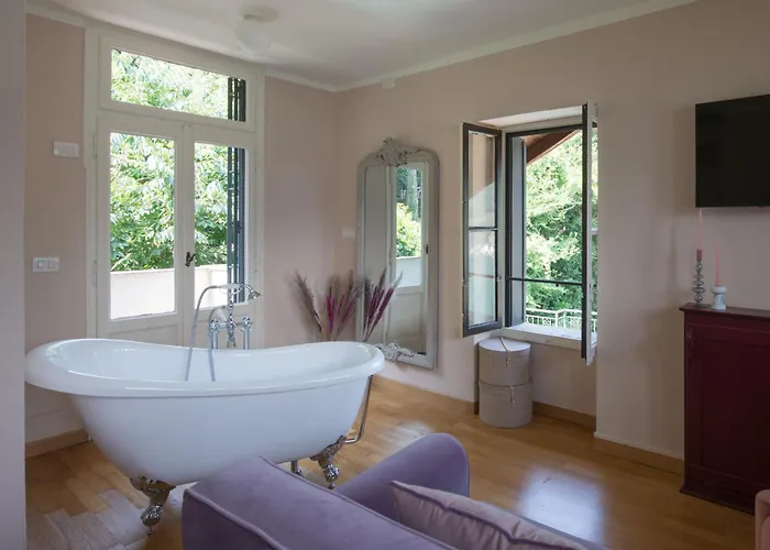 La Regia Guest house 3*